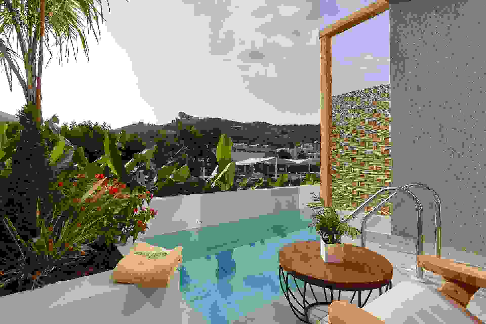 JUNIOR SUITE GARDEN OR SIDE SEA VIEW SHARING POOL 