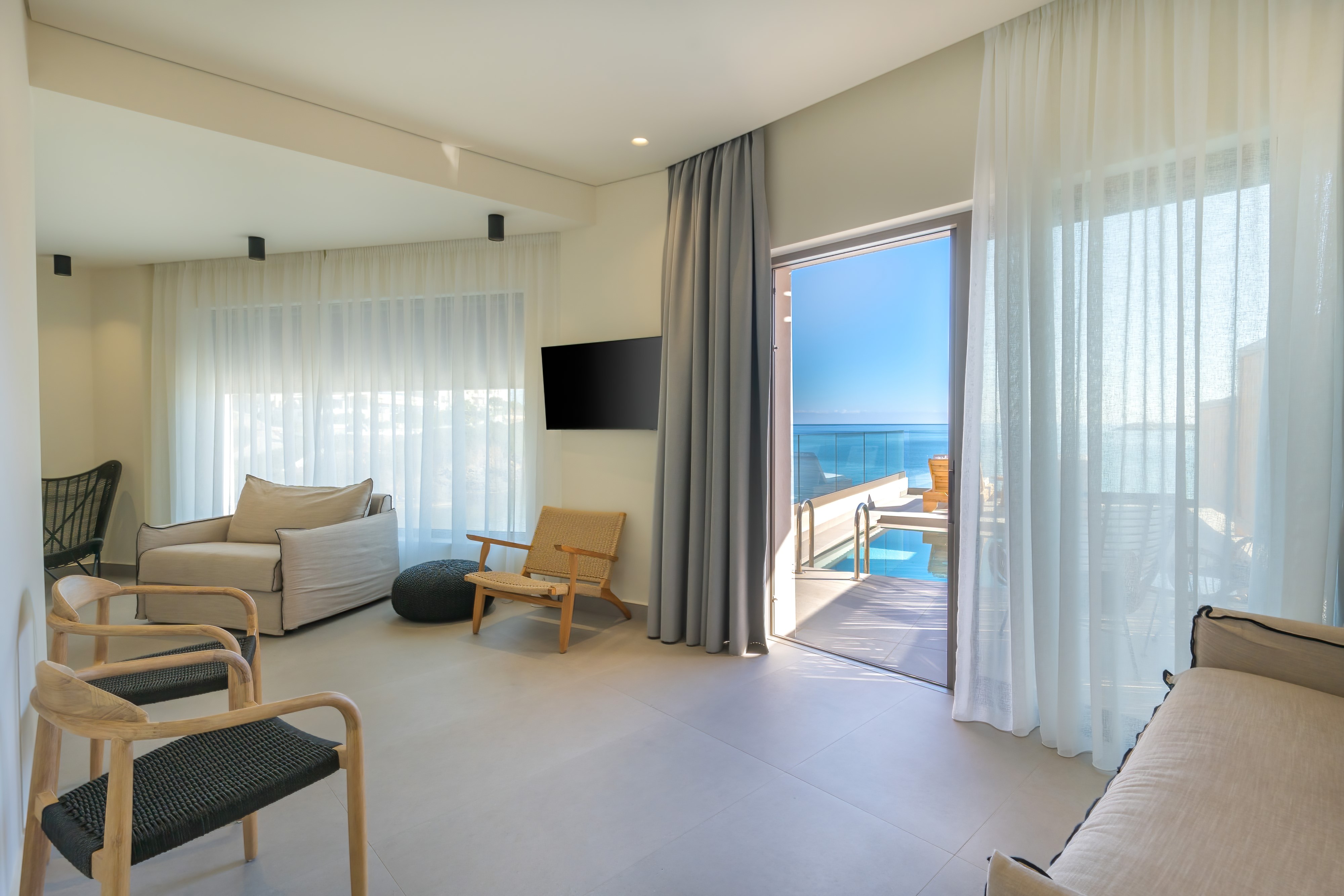 SUITE SEA FRONT WITH PRIVATE POOL